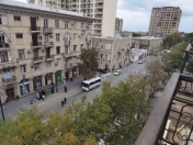 Satılır 3 otaqlı 100 m2 köhnə tikili Nizami m.