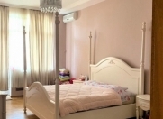 İcarəyə verilir 4 otaqlı 190 m2 yeni tikili Nizami m.