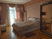 Satılır 4 otaqlı 187 m2 yeni tikili İnşaatçılar m.