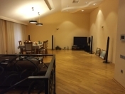 Satılır 4 otaqlı 180 m2 köhnə tikili Elmlər Akademiyası m.