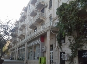 İcarəyə verilir 2 otaqlı 60 m2 köhnə tikili Elmlər Akademiyası m.