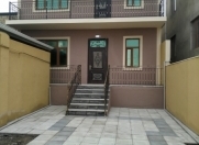 Satılır 7 otaqlı 224 m2 həyət evi Binə