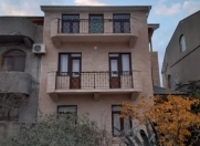 İcarəyə verilir 5 otaqlı 230 m2 həyət evi Qara Qarayev m.