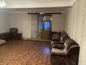 İcarəyə verilir 4 otaqlı 90 m2 köhnə tikili Elmlər Akademiyası m.