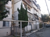 Satılır 3 otaqlı 65 m2 köhnə tikili Qara Qarayev m.