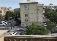 Satılır 5 otaqlı 130 m2 köhnə tikili Elmlər Akademiyası m.