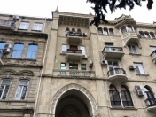 İcarəyə verilir 2 otaqlı 60 m2 köhnə tikili Fəvvarələr meydanı