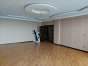 Satılır 4 otaqlı 170 m2 yeni tikili Səbail r.