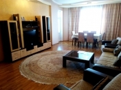 İcarəyə verilir 4 otaqlı 184 m2 yeni tikili Bridge Plaza