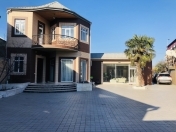 Satılır 6 otaqlı 350 m2 həyət evi Bakıxanov