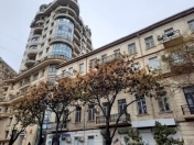 Satılır 4 otaqlı 140 m2 köhnə tikili Səbail r.
