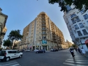 İcarəyə verilir 4 otaqlı 230 m2 yeni tikili Azneft meydanı