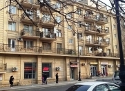 Satılır 4 otaqlı 155 m2 köhnə tikili Elmlər Akademiyası m.