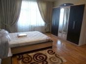 İcarəyə verilir 4 otaqlı 185 m2 yeni tikili Nizami m.