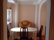 İcarəyə verilir 2 otaqlı 45 m2 köhnə tikili Elmlər Akademiyası m.