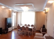 İcarəyə verilir 3 otaqlı 170 m2 yeni tikili Nizami m.