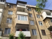 Satılır 3 otaqlı 70 m2 köhnə tikili İnşaatçılar m.