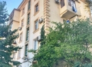 Satılır 2 otaqlı 52 m2 köhnə tikili Elmlər Akademiyası m.