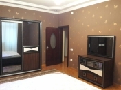 İcarəyə verilir 4 otaqlı 160 m2 yeni tikili Şah İsmayıl Xətai m.