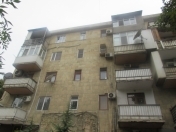 Satılır 2 otaqlı 50 m2 köhnə tikili Qara Qarayev m.