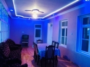 İcarəyə verilir 4 otaqlı 400 m2 həyət evi Şəki