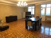 Satılır 3 otaqlı 150 m2 yeni tikili İnşaatçılar m.