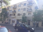 Satılır 4 otaqlı 200 m2 köhnə tikili Səbail r.