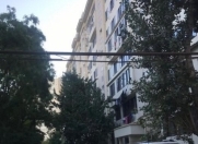 Satılır 2 otaqlı 60 m2 köhnə tikili Ayna Sultanova heykəli