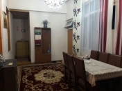 Satılır 5 otaqlı 140 m2 köhnə tikili Sahil m.