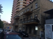 Satılır 2 otaqlı 65 m2 köhnə tikili Yasamal r.