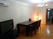 İcarəyə verilir 3 otaqlı 80 m2 köhnə tikili İçəri Şəhər m.