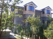 İcarəyə verilir 5 otaqlı 300 m2 həyət evi Şəki