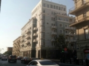 Satılır 4 otaqlı 100 m2 köhnə tikili Sahil m.