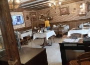 İcarəyə verilir 10 otaqlı 214 m2 köhnə tikili Elmlər Akademiyası m.