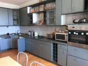 İcarəyə verilir 4 otaqlı 208 m2 yeni tikili 28 May m.