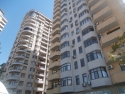 İcarəyə verilir 5 otaqlı 245 m2 yeni tikili 28 May m.