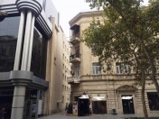 Satılır 4 otaqlı 165 m2 köhnə tikili Səbail r.