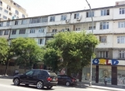 Satılır 2 otaqlı 62 m2 köhnə tikili Elmlər Akademiyası m.