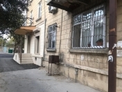 Satılır 3 otaqlı 76 m2 köhnə tikili Qara Qarayev m.