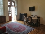 Satılır 2 otaqlı 65 m2 köhnə tikili Səbail r.