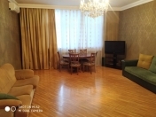 İcarəyə verilir 3 otaqlı 120 m2 yeni tikili 8 mkr