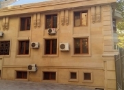 İcarəyə verilir 6 otaqlı 231 m2 ofis İçəri Şəhər m.