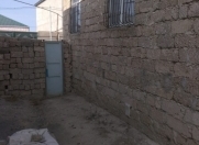 Satılır 4 otaqlı 100 m2 həyət evi Binə
