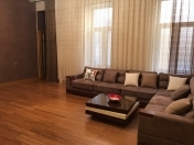 Satılır 4 otaqlı 180 m2 köhnə tikili Sahil m.