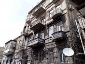 Satılır 4 otaqlı 98 m2 köhnə tikili Sahil m.