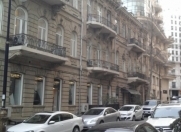 Satılır 3 otaqlı 100 m2 köhnə tikili Axundov bağı