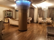 Satılır 4 otaqlı 240 m2 yeni tikili Tibb Universiteti