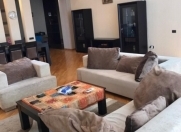 Satılır 4 otaqlı 200 m2 yeni tikili 28 May m.