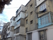 Satılır 2 otaqlı 52 m2 köhnə tikili Elmlər Akademiyası m.