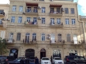 İcarəyə verilir 5 otaqlı 213 m2 köhnə tikili Sahil m.